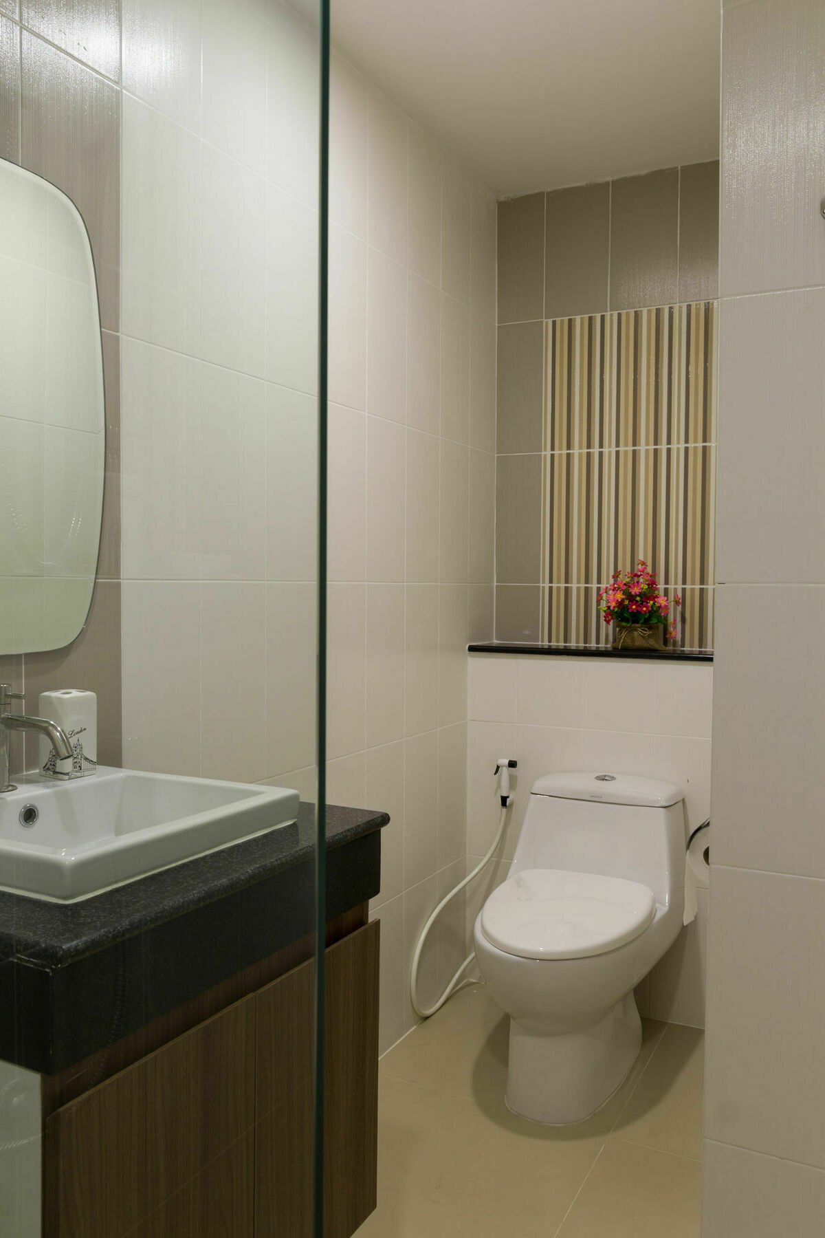 Aparthotel Modernbright Laemchabang Landkreis Landkreis Bang Lamung Exterior foto