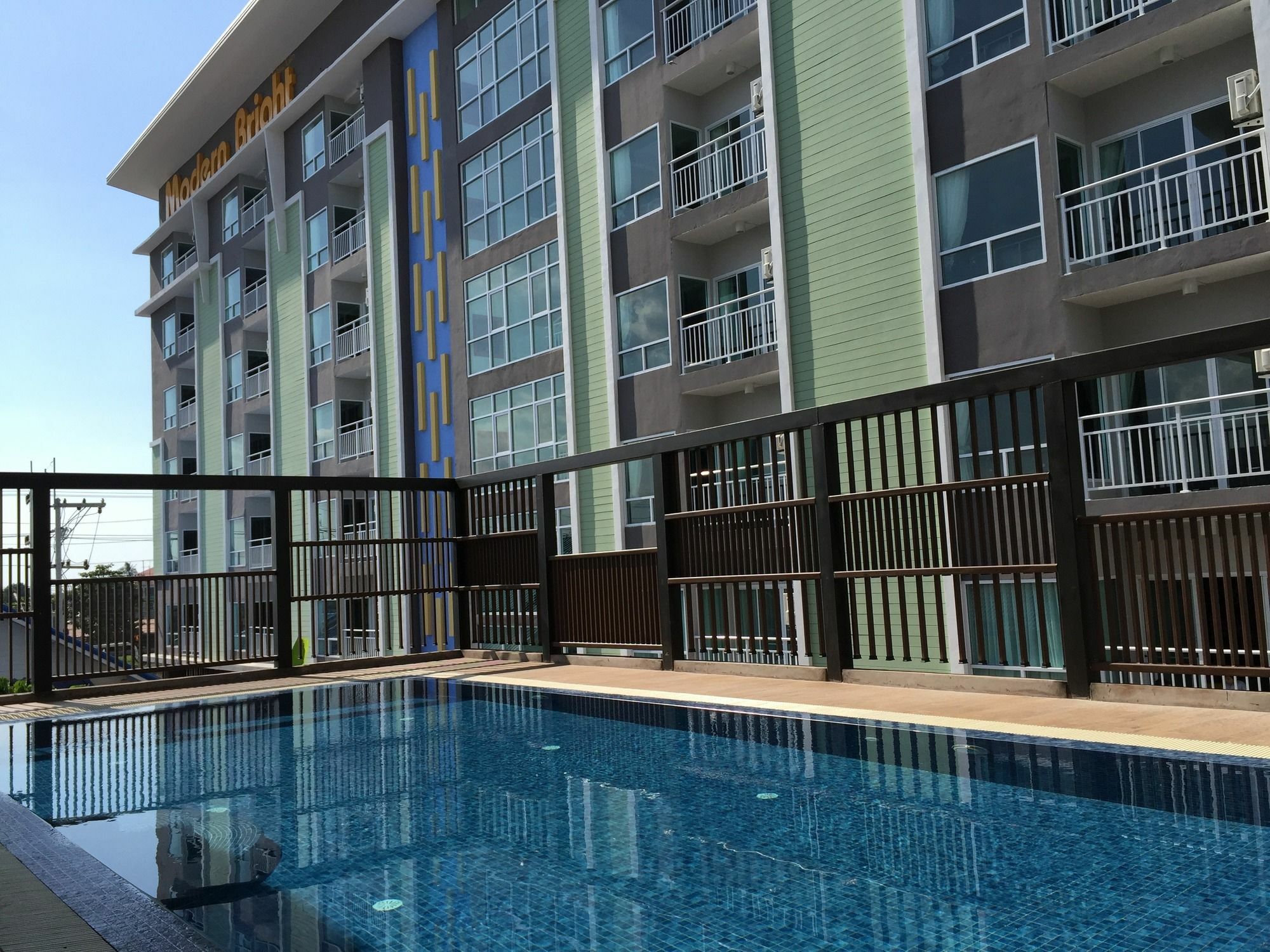 Aparthotel Modernbright Laemchabang Landkreis Landkreis Bang Lamung Exterior foto